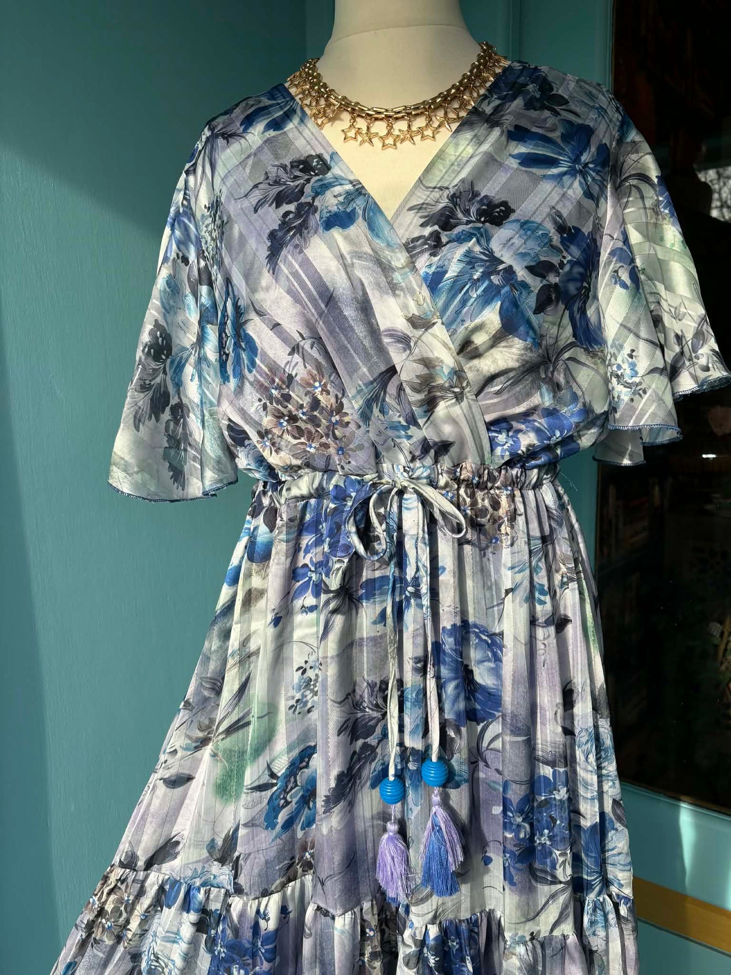 'ELEANOR' FABULOUSLY FLATTERING 'MAGIC DRESS' IN LAVENDER BLUE AND MULTI