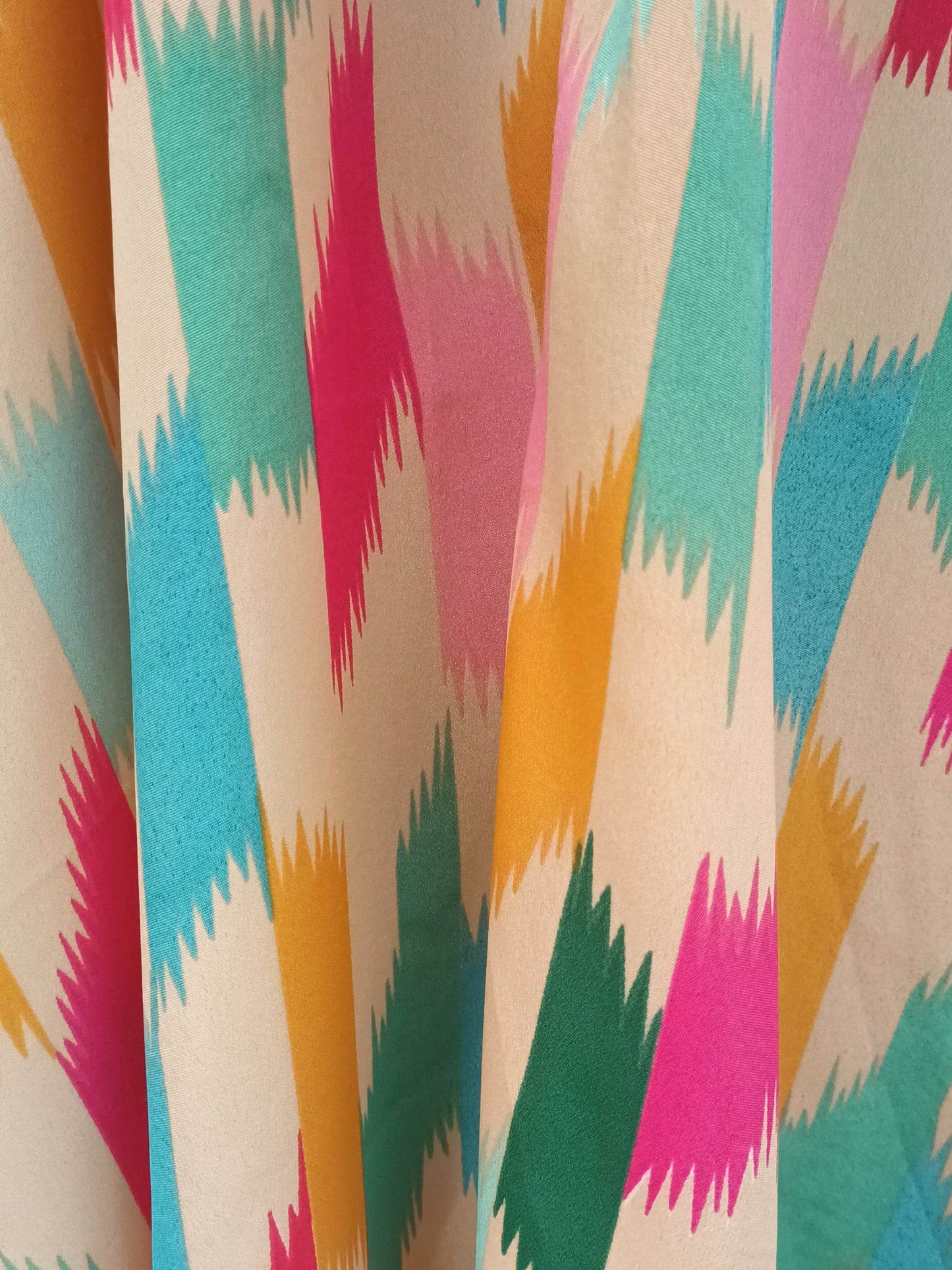 'SORRENTO' 'HARLEQUIN SKIES' VESTIDO SUNTUOSAMENTE ELEGANTE CON CUELLO CORAZÓN Y BOLSILLOS