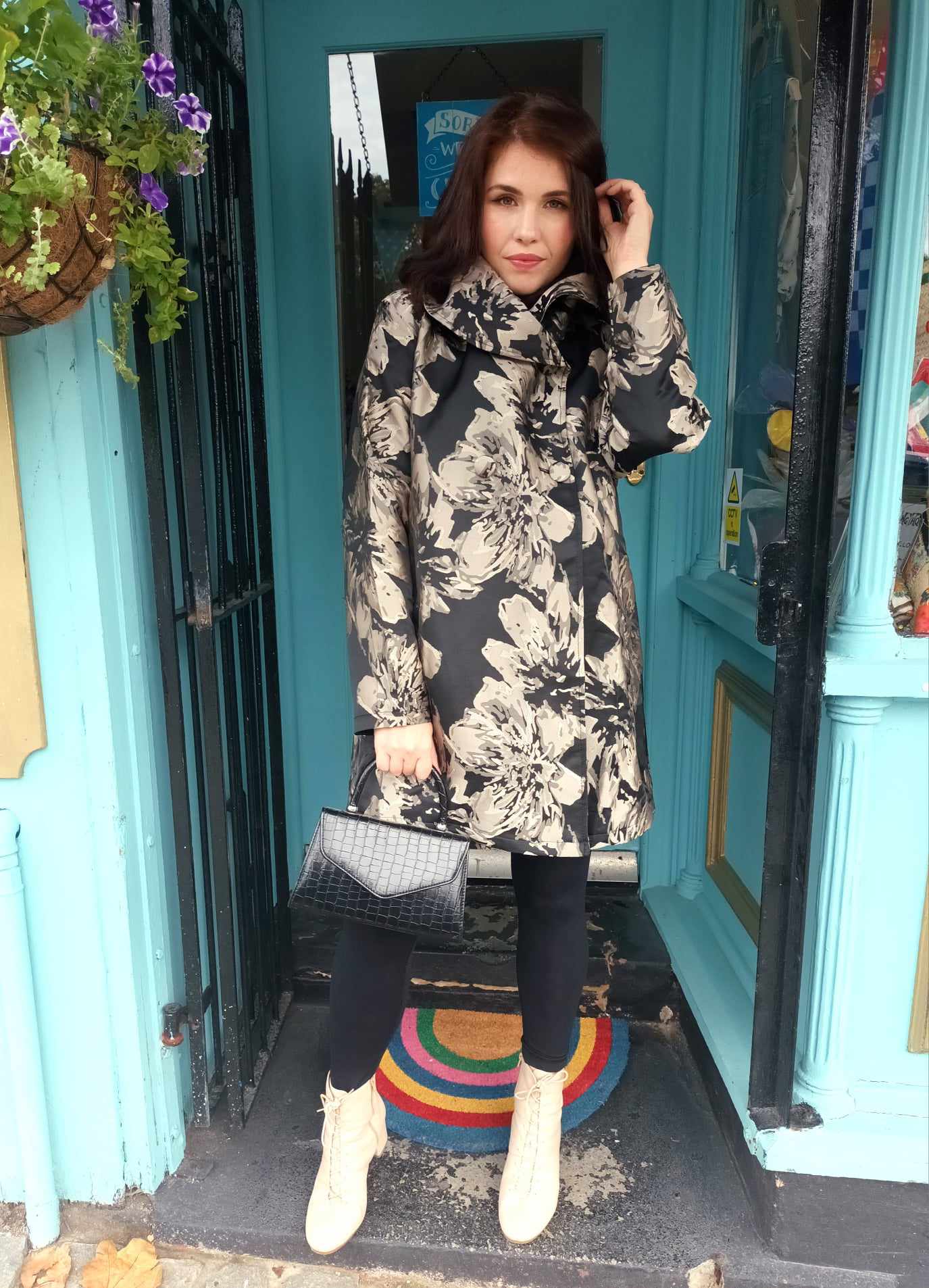 'BELGRAVIA' EXQUISITE DAMASK COAT WITH STYLISH TAILORED COLLAR