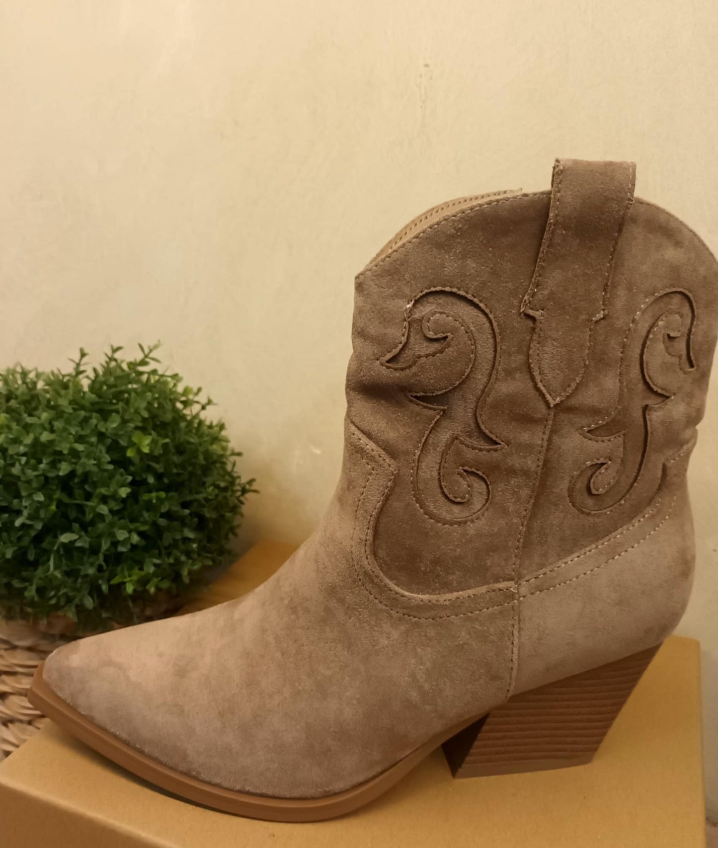 THE 'COLORADO' ULTRA COMFORT WESTERN STYLE EMBELLISHED BOOT IN NEUTRAL TAUPE