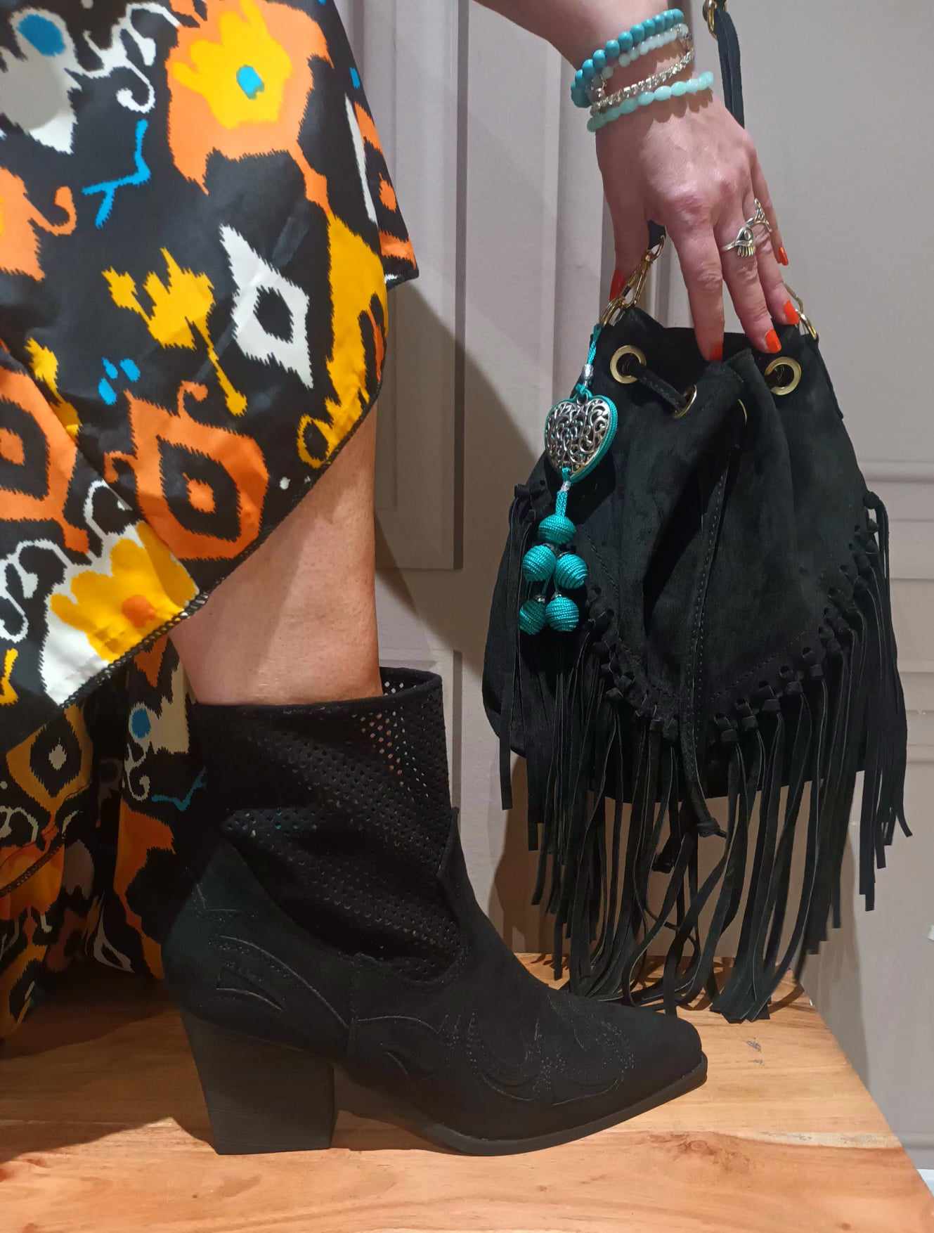 'DESERT STAR' HERMOSAS BOTAS DE VAQUERO CLÁSICAS NEGRAS DE TACTO SUPERSUAVE CON SUELA FLEXIBLE Y ADORNADO CON TACÓN CUBANO DE MADERA