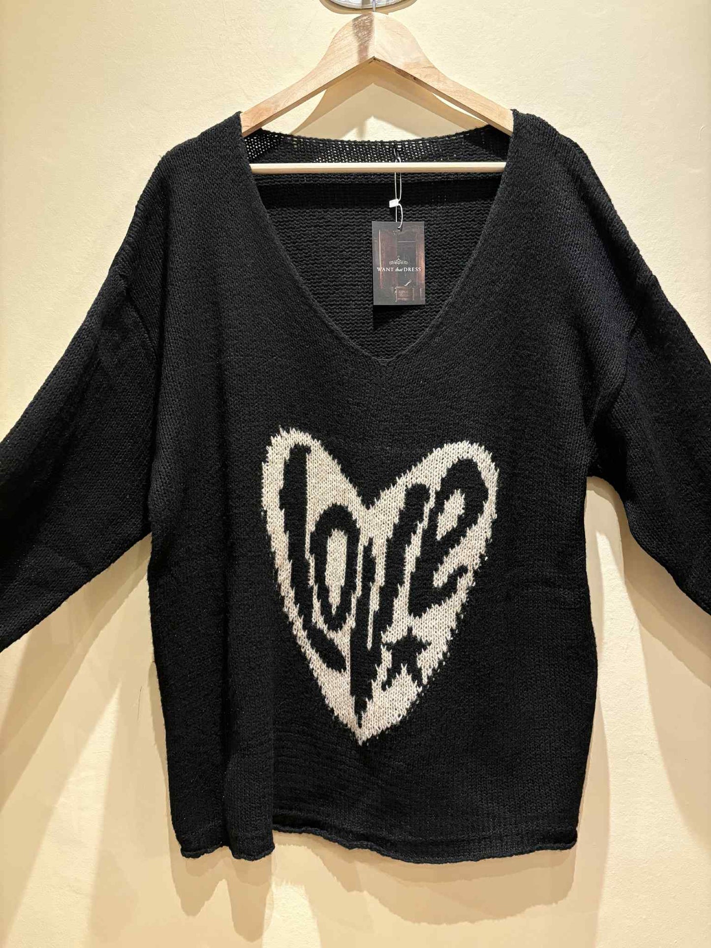 THE 'LOVE' BEAUTIFUL CLASSIC BLACK AND CREAM OVERSIZED V NECK SNUGGLE JUMPER
