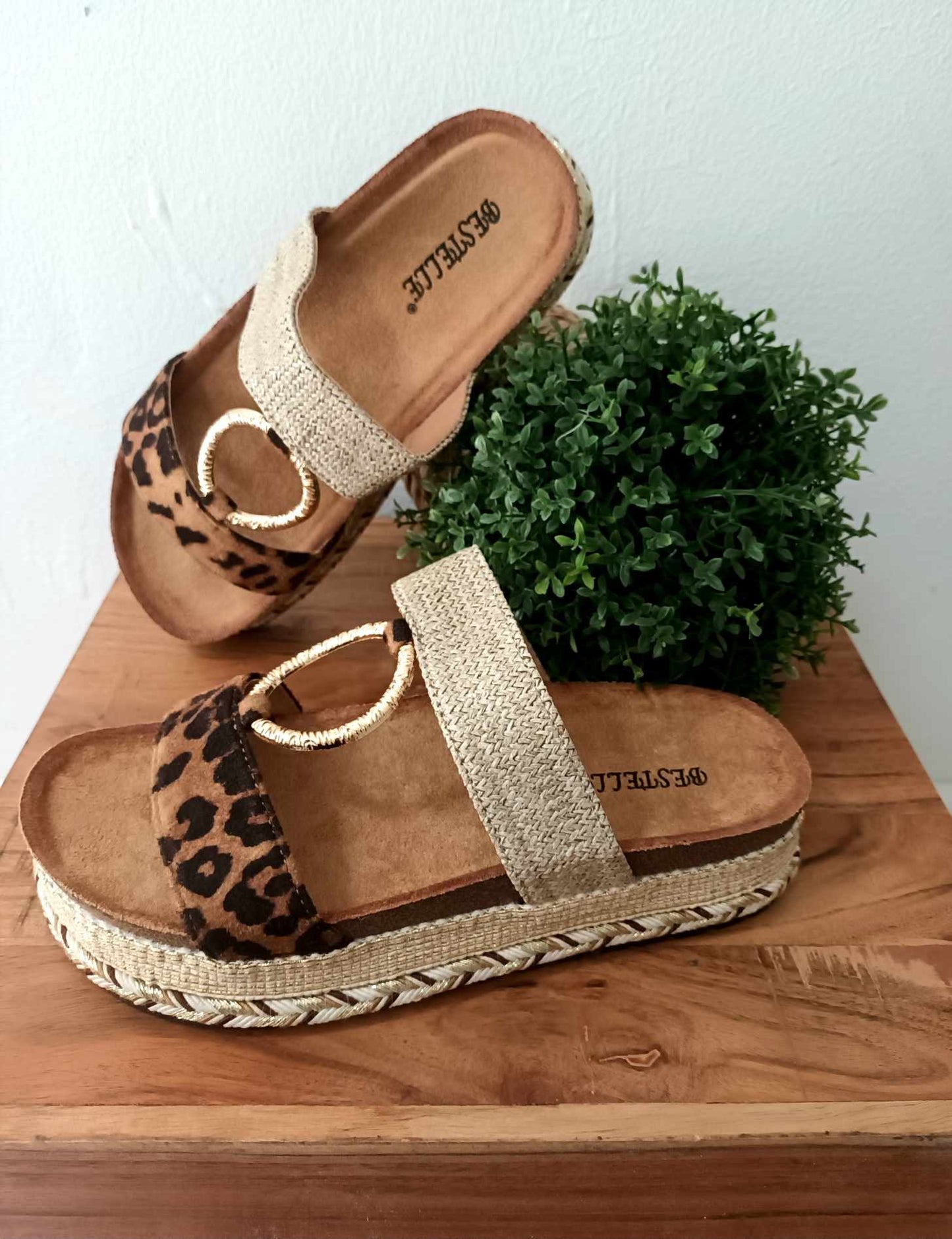 THE 'LEONA' LEOPARD DETAIL GOLD RING EMBELLISHED PLATFORM SLIDER