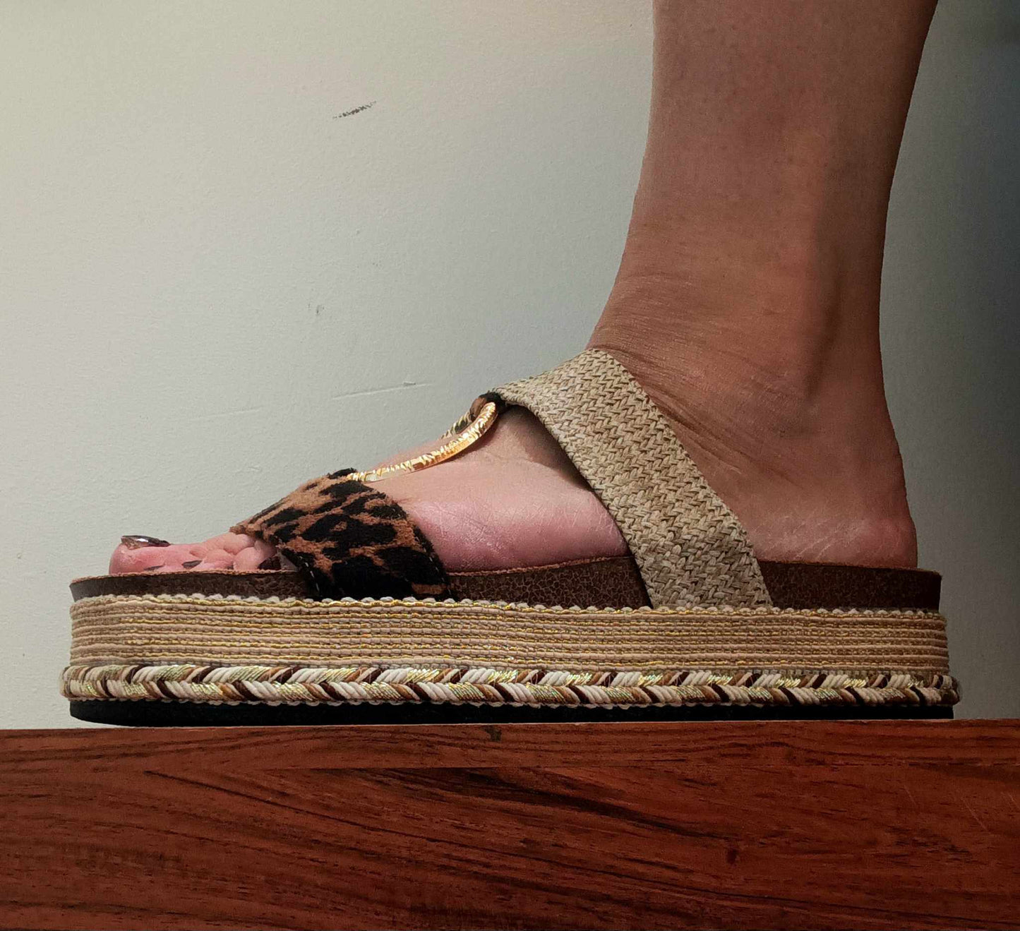 THE 'LEONA' LEOPARD DETAIL GOLD RING EMBELLISHED PLATFORM SLIDER