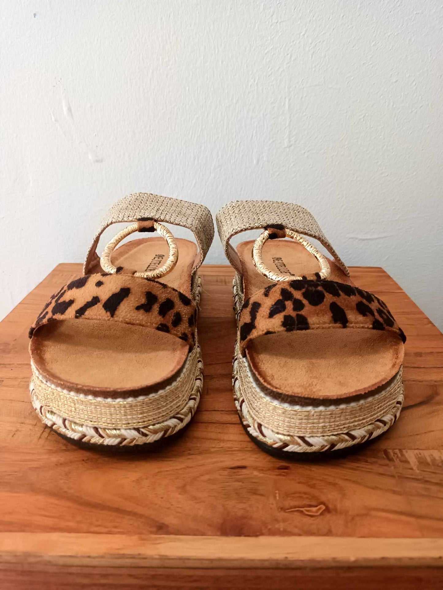 THE 'LEONA' LEOPARD DETAIL GOLD RING EMBELLISHED PLATFORM SLIDER