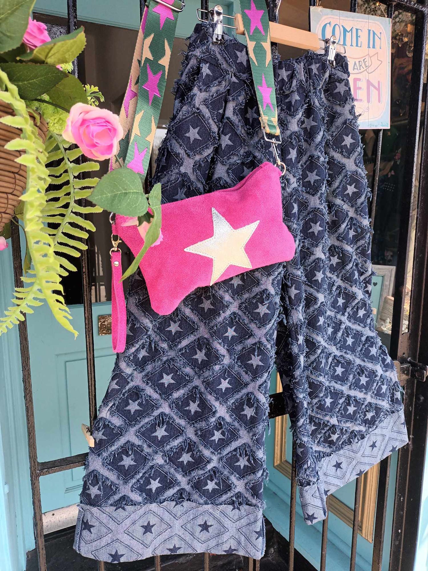 THE 'URBAN STAR' TEXTURED DENIM STAR DESIGN WIDE LEGGED JEANS WITH STRETCH WAIST