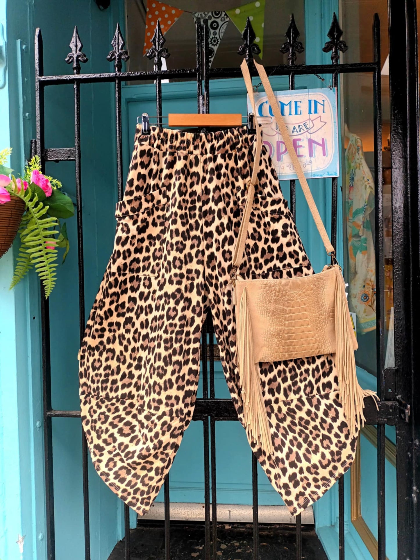 PANTALONES COCODRILO CON CINTURA ELÁSTICA Y ESTAMPADO DE LEOPARDO SUPERSUAVE 'ROXY'