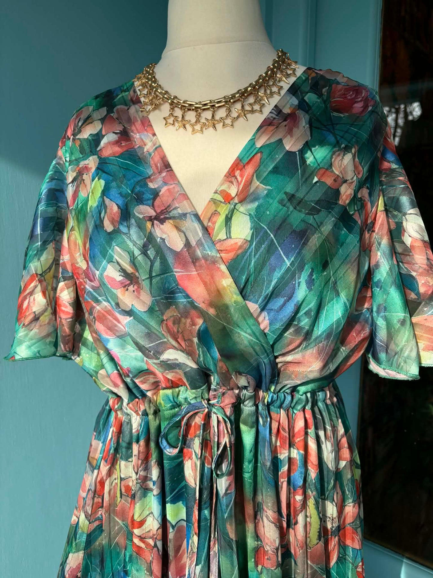 'ELEANOR' FABULOUSLY FLATTERING ANGEL SLEEVE MAGIC DRESS IN EMERALD AND MULTI