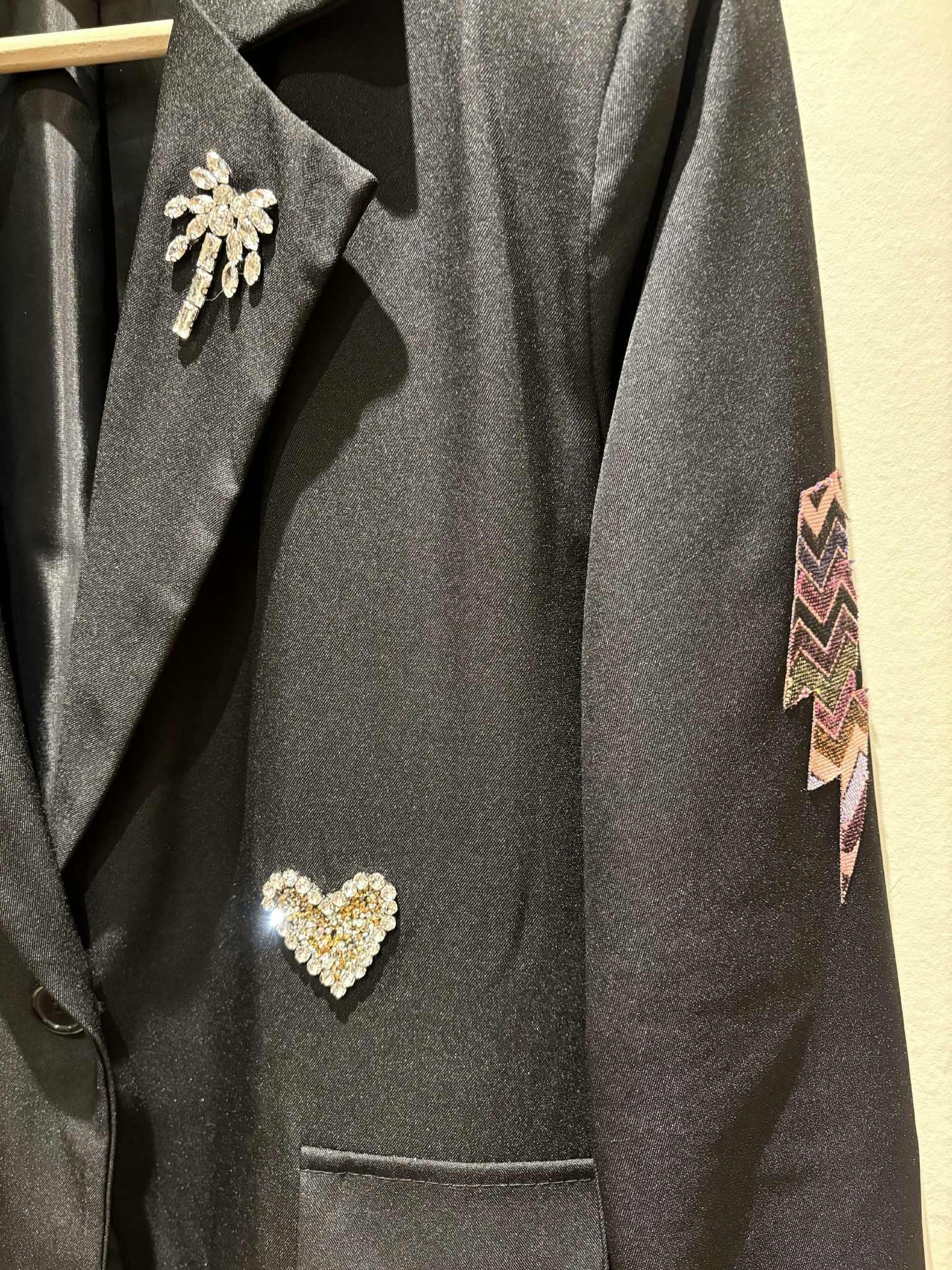 THE 'ROCK AND ROLL' CLASSIC BLACK EMBELLISHED BLAZER FEATURING BOLD ROCK STAR MOTIFS