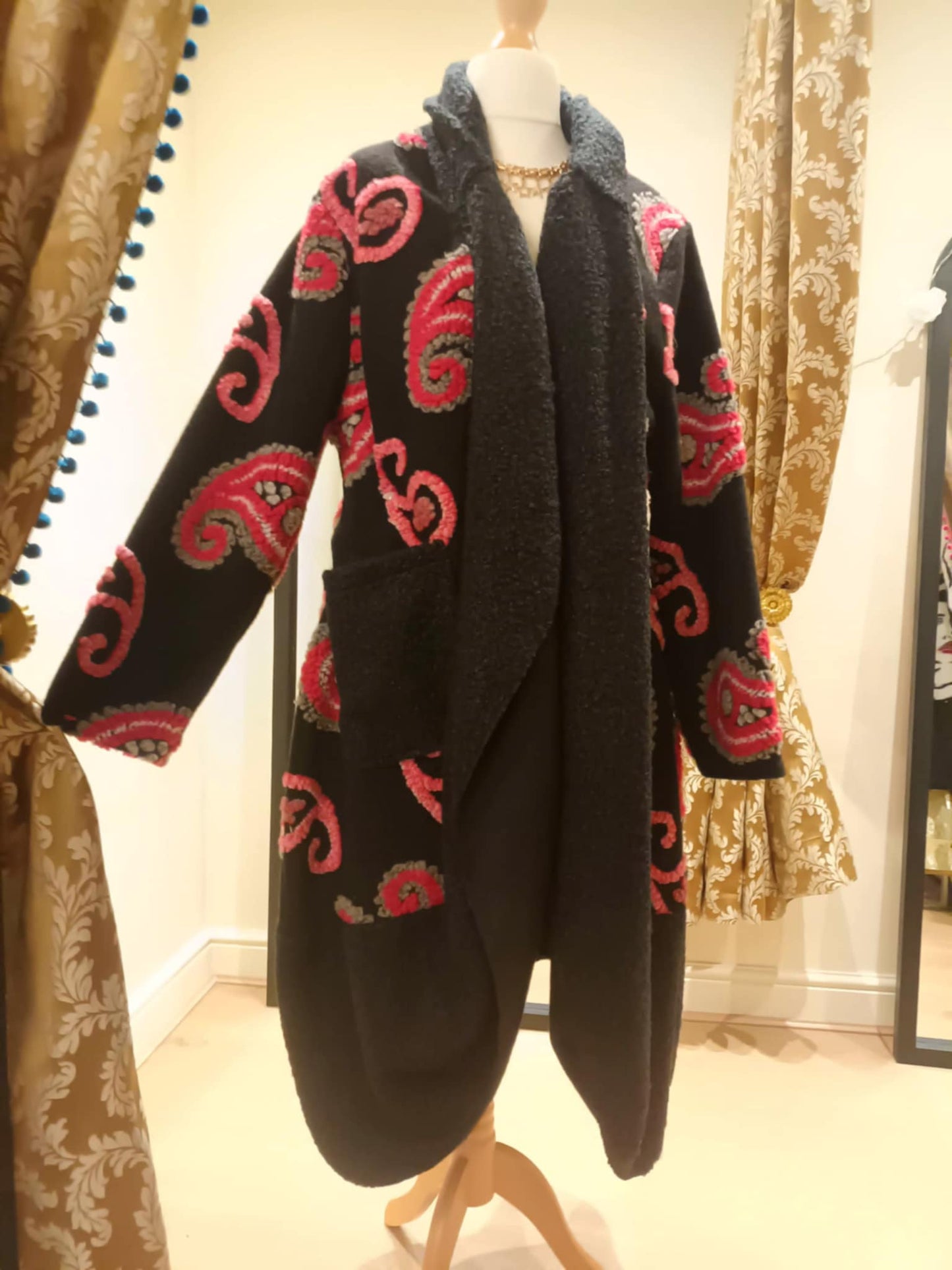 THE 'PERFECTLY PAISLEY' BEAUTIFUL EDGE TO EDGE BOUCLE COCOON COAT IN A STUNNING PAISLEY DESIGN