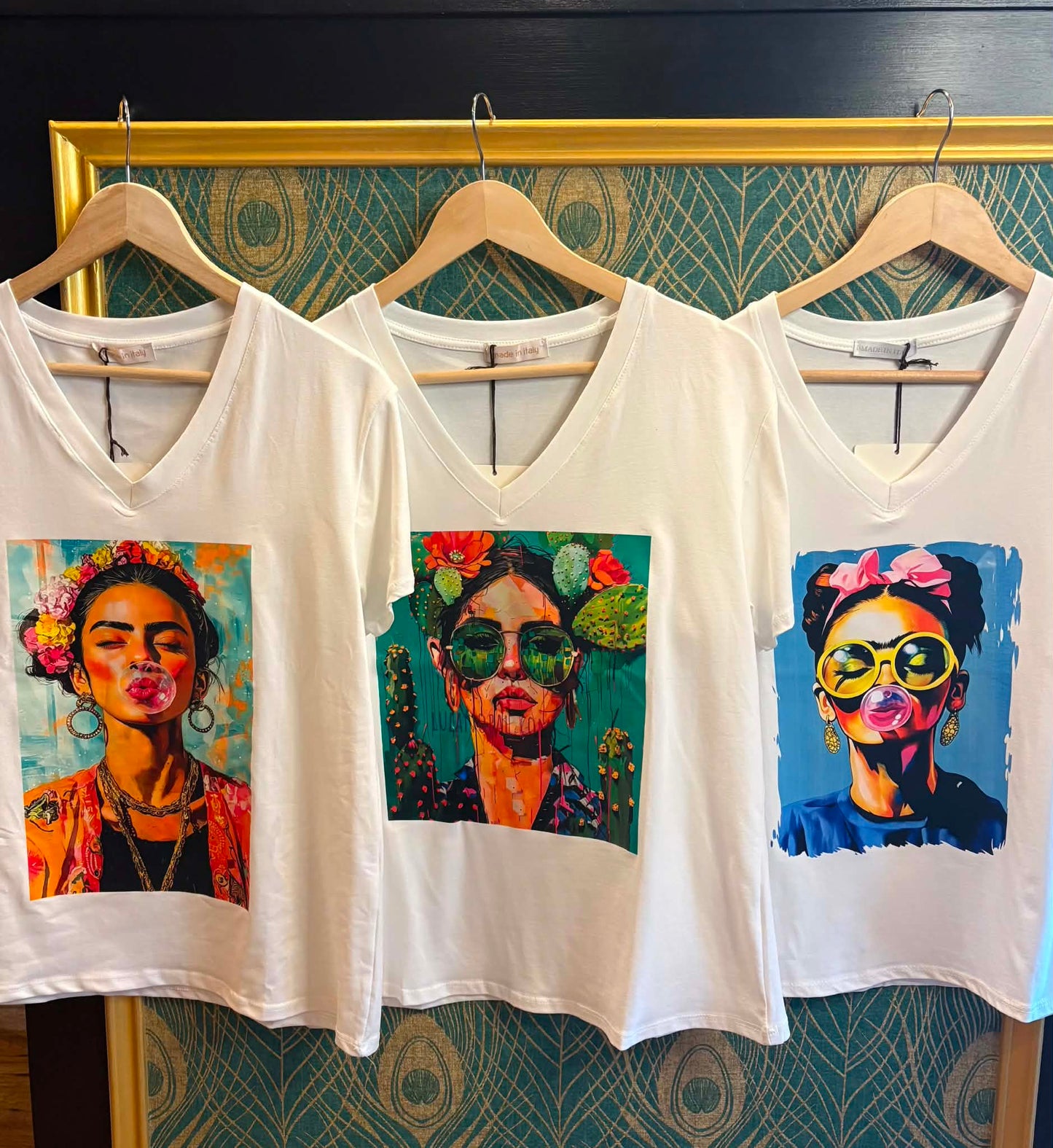 THE 'RETRO FRIDA' STATEMENT T SHIRT WITH FRIDA KAHLO TO THE FRONT CLASSIC WHITE