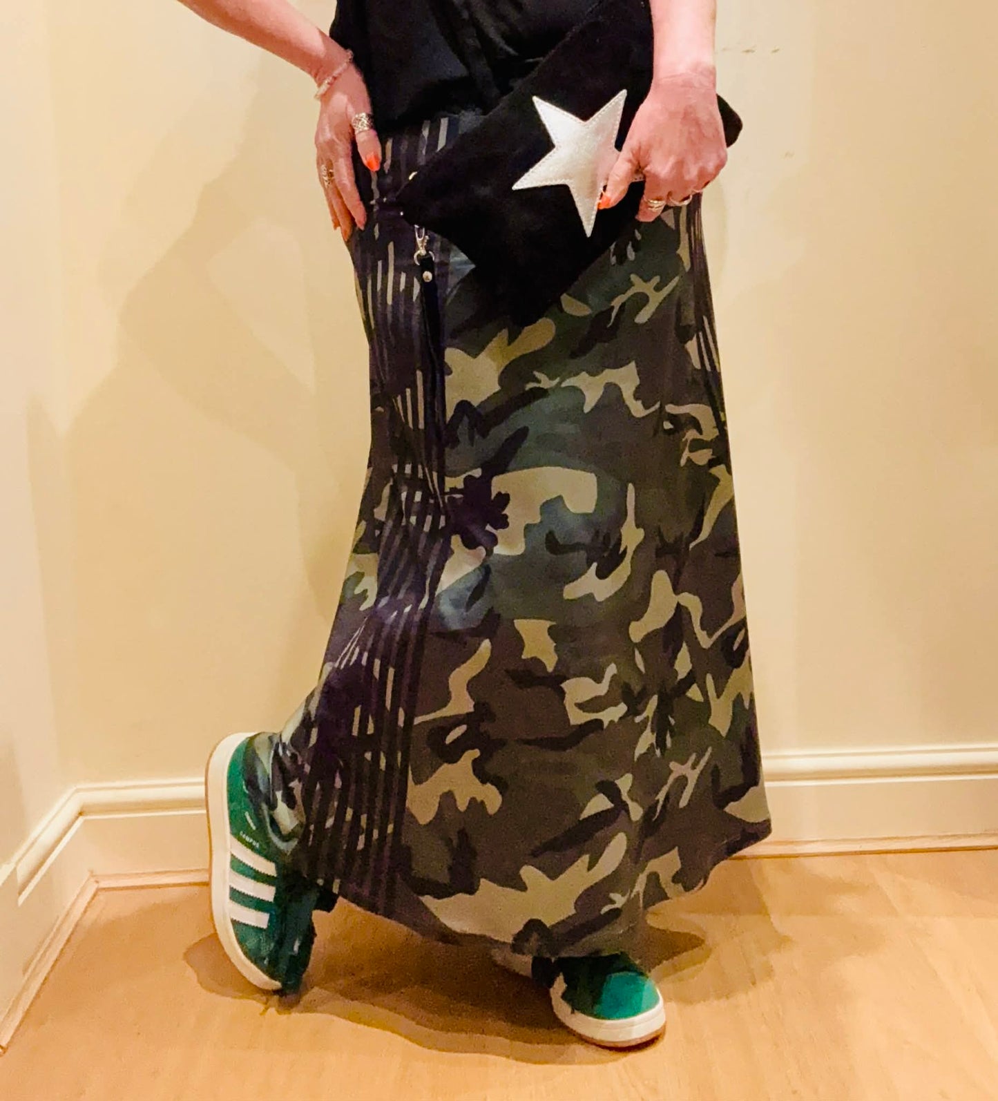 THE 'SPORTY CAMO' URBAN STYLE CAMO PRINT SKIRT WITH SIDE STRIPES AND STRETCH WAIST