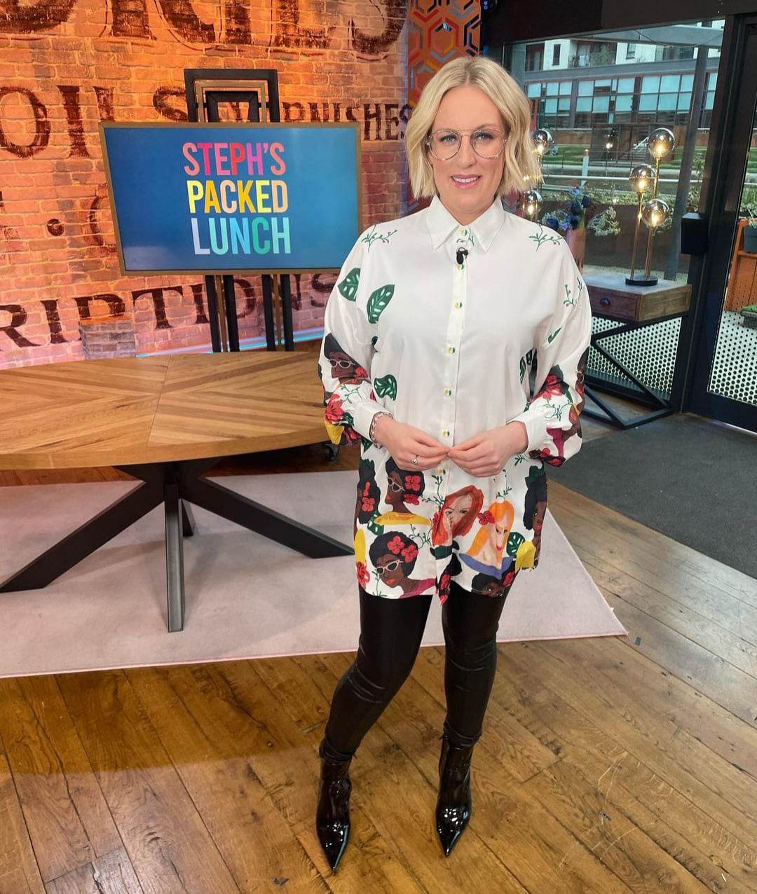 'WOMEN OF THE WORLD' COOL GIRLS FABULOUS SASSY GIRL PRINT LONG LENGTH SHIRT