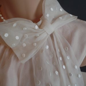 Hermoso vestido de organza de seda color rosa nude con lazo de gatito de Ted Baker, talla 8