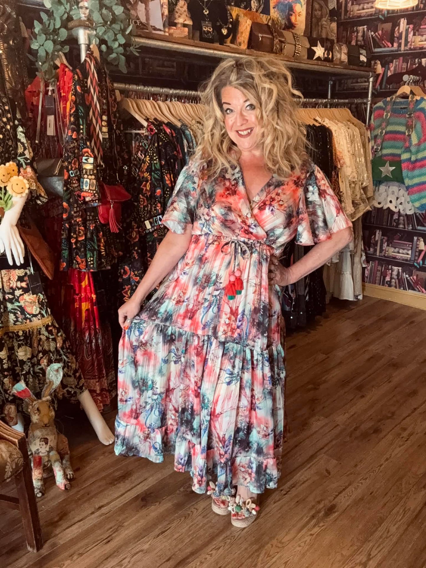 'ELEANOR' FABULOUSLY FLATTERING ANGEL SLEEVE 'MAGIC DRESS' IN CORAL AND MULTI