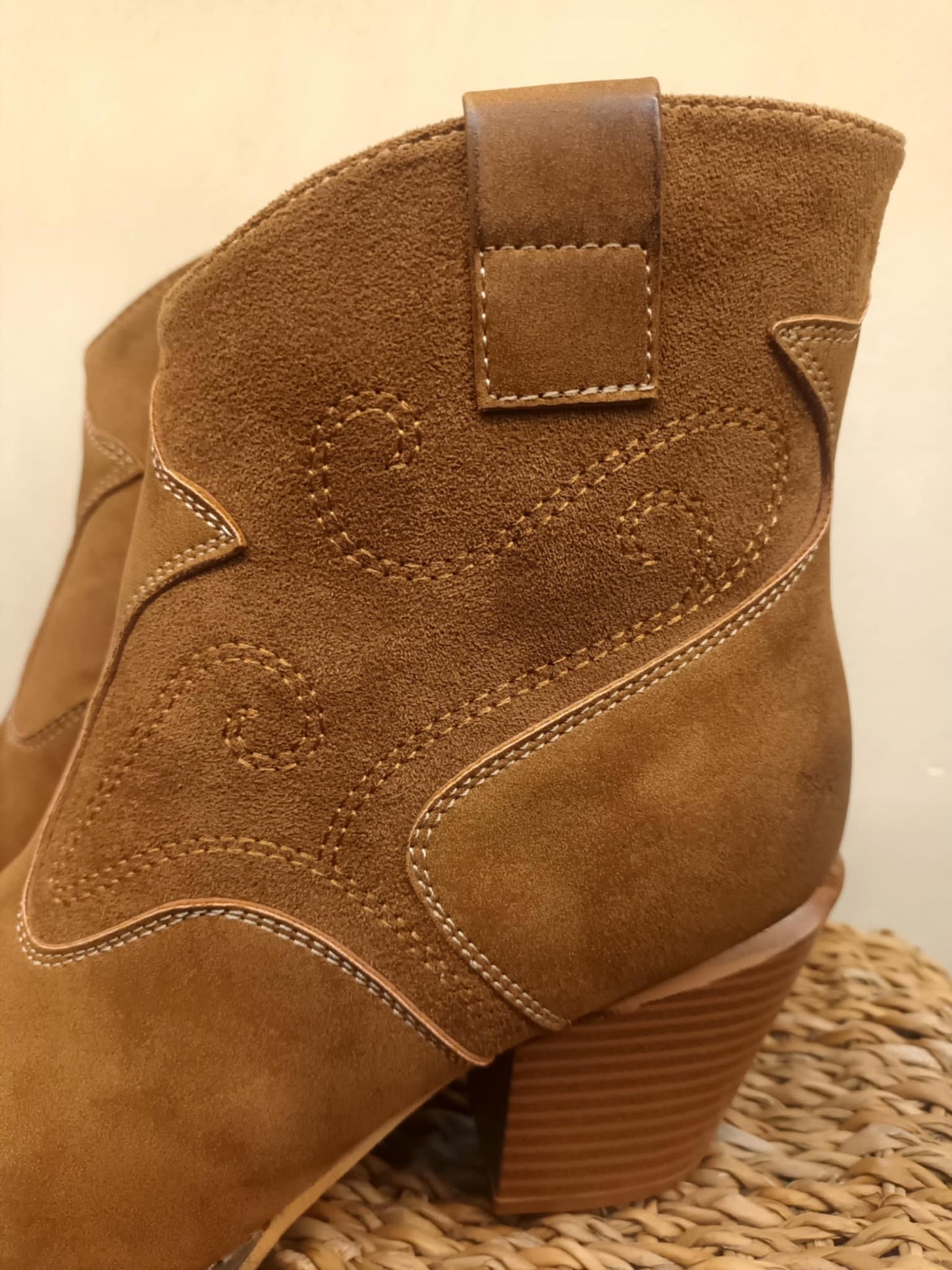 THE 'SAVANNAH' CLASSIC STITCH DETAIL WESTERN STYLE ULTRA COMFORT BOOT IN CHESTNUT BROWN
