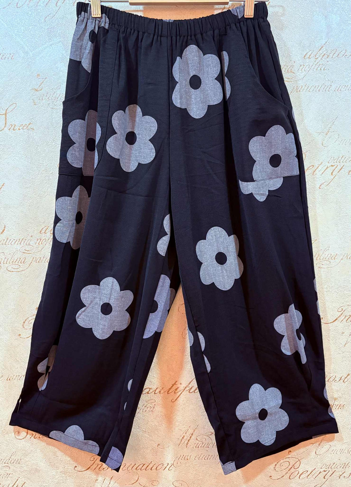 THE 'DAISY' FABULOUS RELAXED FIT RETRO DAISY PRINT POCKET DETAIL TROUSERS