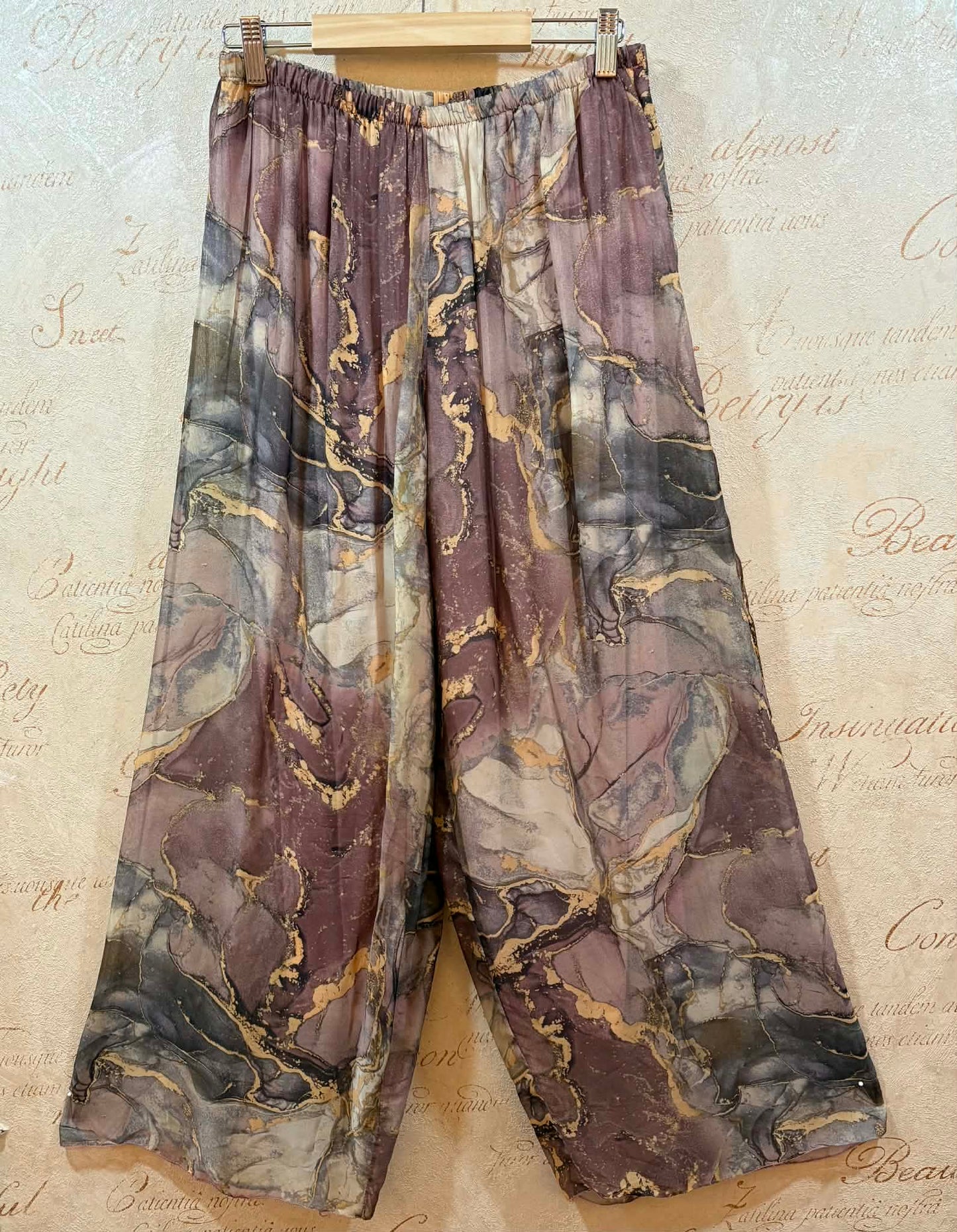 THE 'SIENNA' LUXURIOUS SILK BLEND MARBLE PRINT TWO PIECE FLOATY TROUSER SUIT PINK, KHAKI OR BLUE