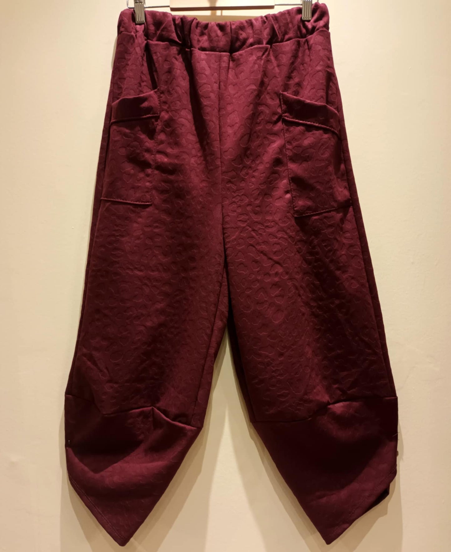 THE 'CARNABY LEOPARD' COCOON STYLE PANTS WITH OVERSIZED POCKETS IN BURGUNDY