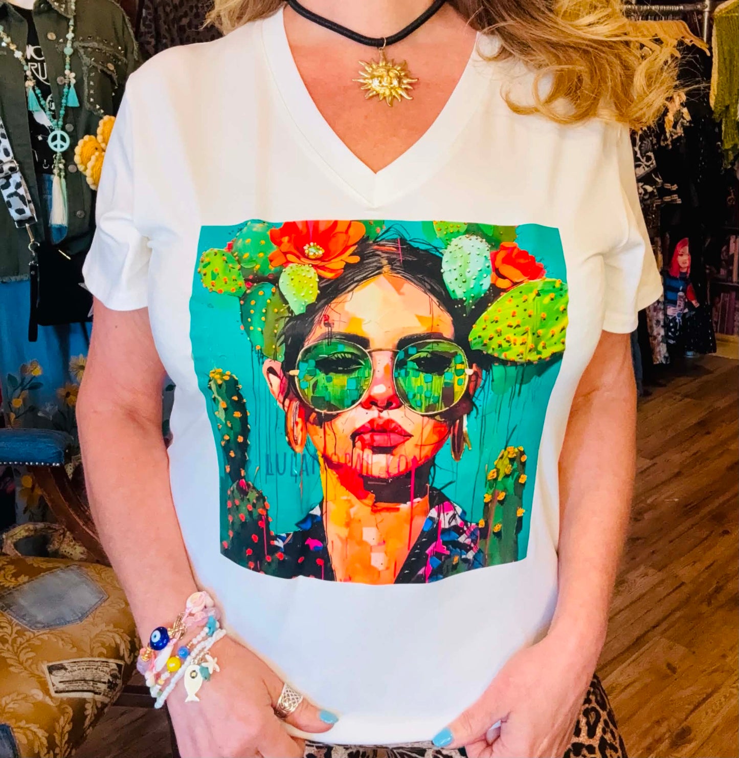 THE 'CACTUS FRIDA' STATEMENT T SHIRT WITH FRIDA KAHLO TO THE FRONT CLASSIC WHITE