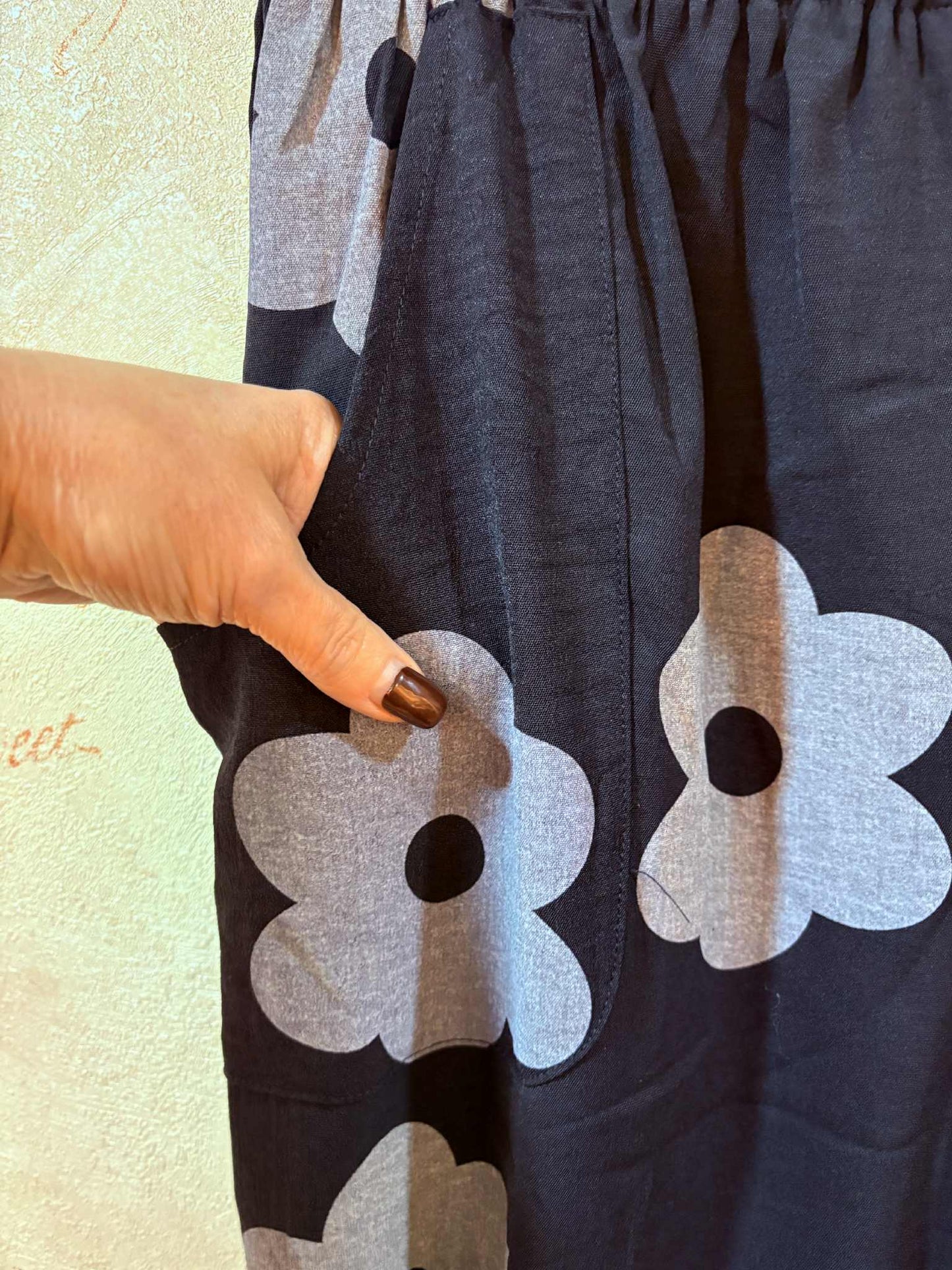 THE 'DAISY' FABULOUS RELAXED FIT RETRO DAISY PRINT POCKET DETAIL TROUSERS