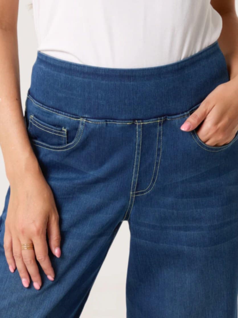 THE 'HALLE' ULTRA FLATTERING SUPER STRETCH WIDE LEG FIGURE FIXING JEANS FOUR SIZES AVAILABLE