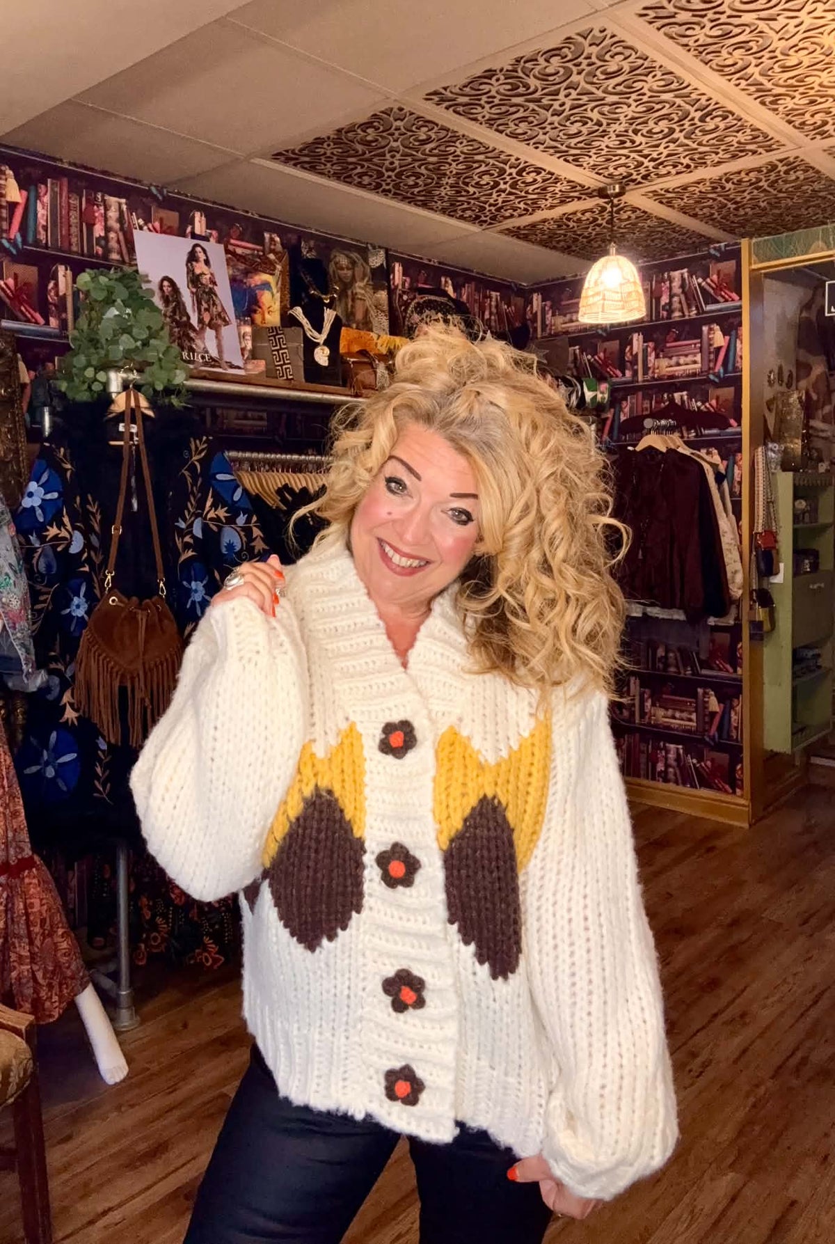 THE 'ASPEN' SUPERSOFT COSY CHUNKY KNIT CARDIGAN WITH CUTE KNITTED FLOWER BUTTONS
