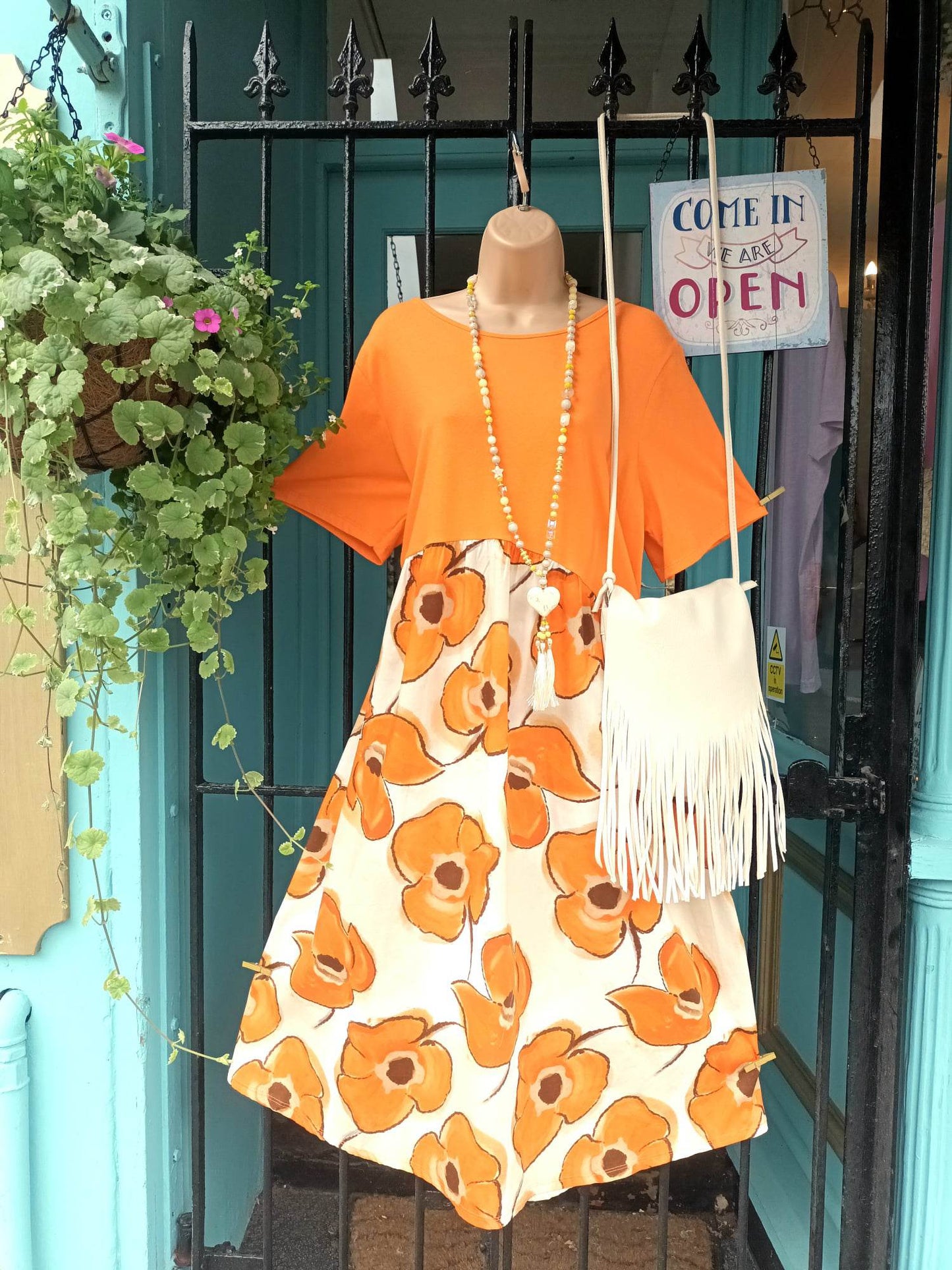 'HAZY DAISY' BEAUTIFUL TANGERINE DAISY/POPPY PRINT DAY DRESS IN 100% COTTON