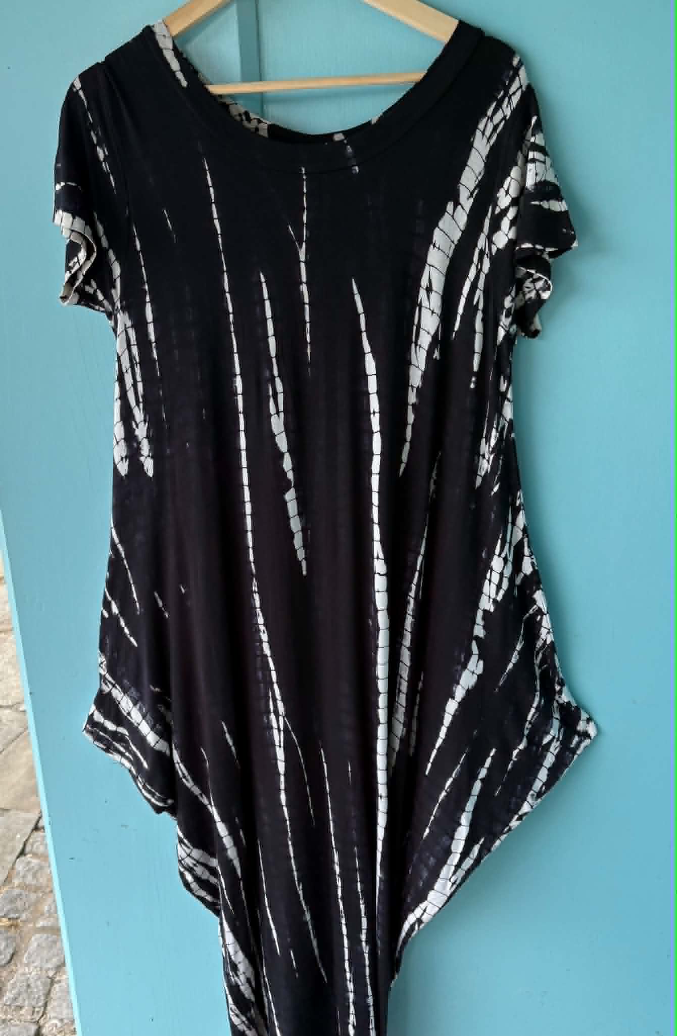 THE 'URBAN TRAVELS' FABULOUSLY FLATTERING MONOCHROME TIE DYE PARACHUTE HEM DRESS