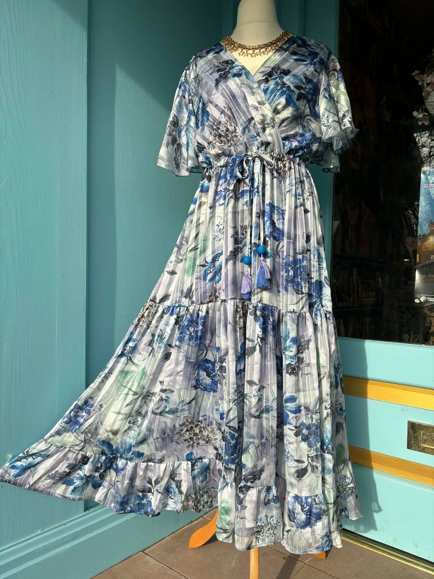 'ELEANOR' FABULOUSLY FLATTERING 'MAGIC DRESS' IN LAVENDER BLUE AND MULTI