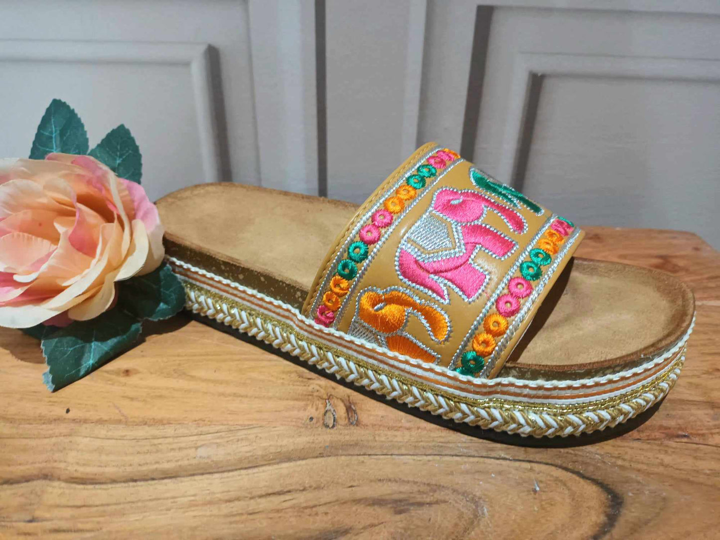 'BOHO BABE' BEAUTIFUL ETHNIC INSPIRED RICHLY EMBROIDERED INDIAN ELEPHANT PATTERN SLIDERS TAN