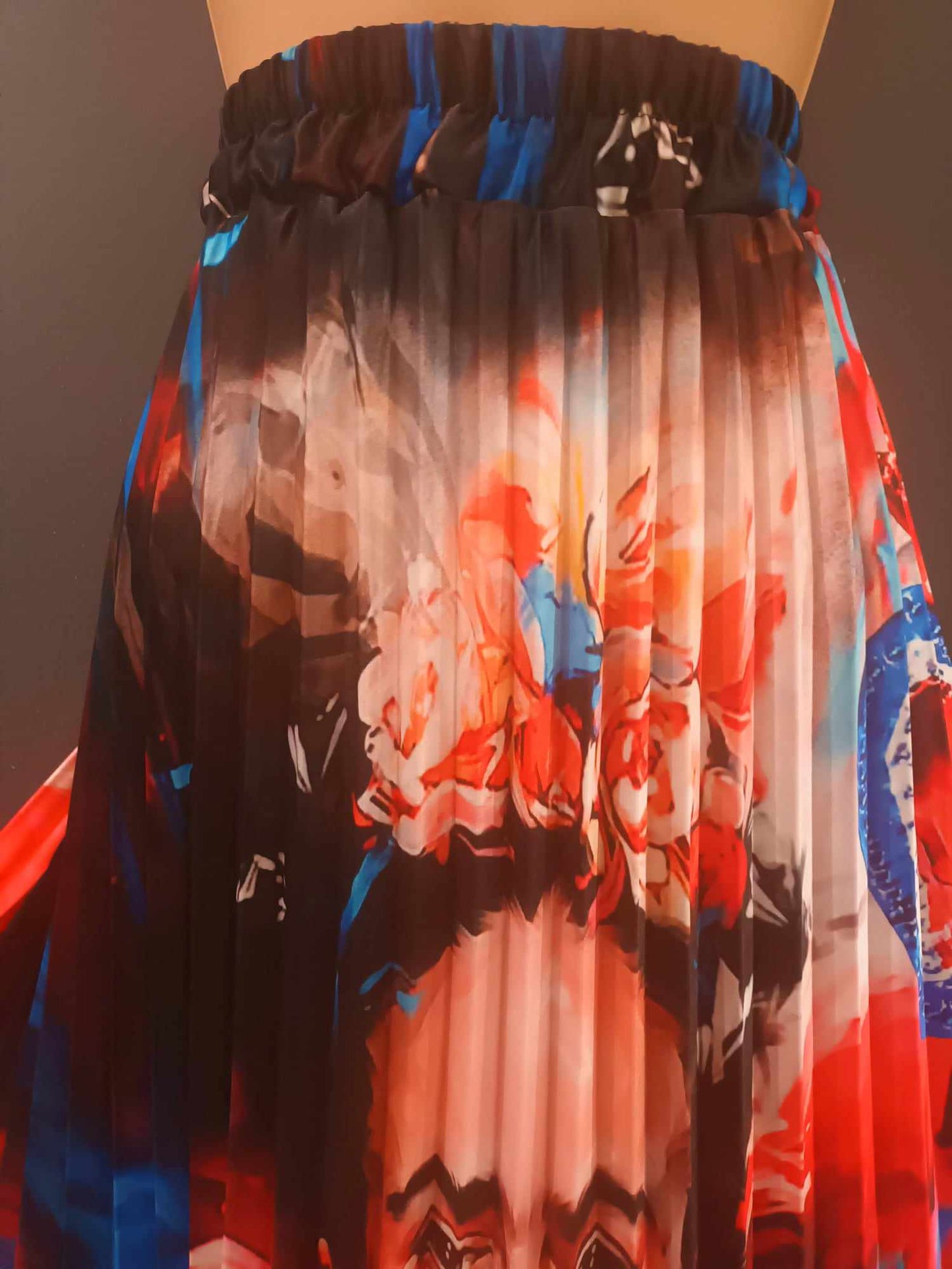 THE 'FRIDA ART PRINT' SWISHY PLEATED SKIRT WITH FLIPPY STRUCTURED HEMLINE. MADE IN ITALY