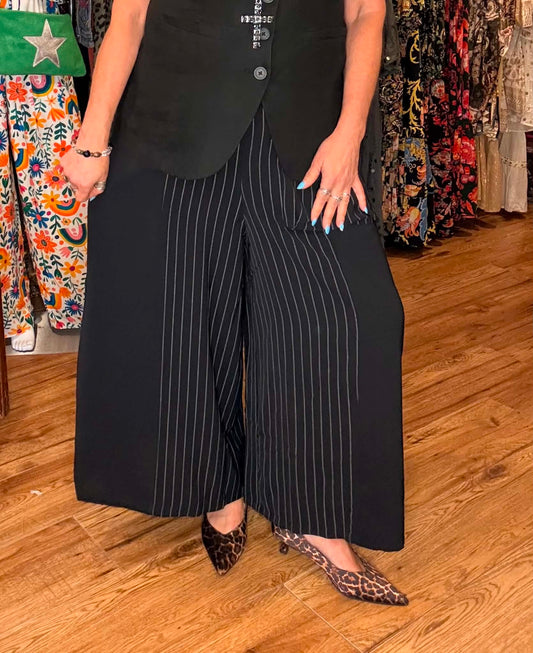 THE 'VOGUE' EXQUISITE QUALITY PINSTRIPE WIDE LEGGED TROUSERS WITH QUIRKY PAPER BAG POCKET DETAIL