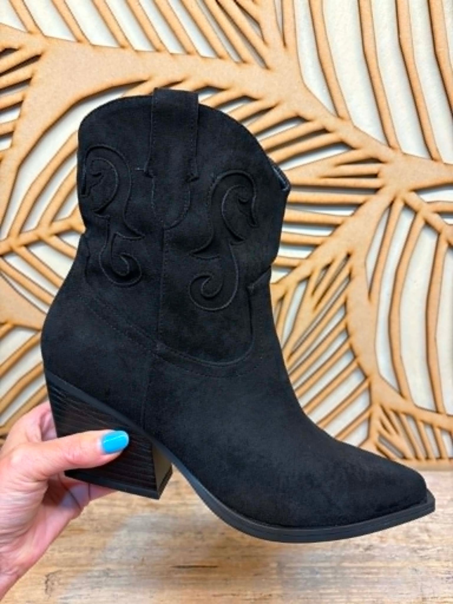 THE 'COLORADO' ULTRA COMFORT WESTERN STYLE EMBELLISHED BOOT IN CLASSIC BLACK