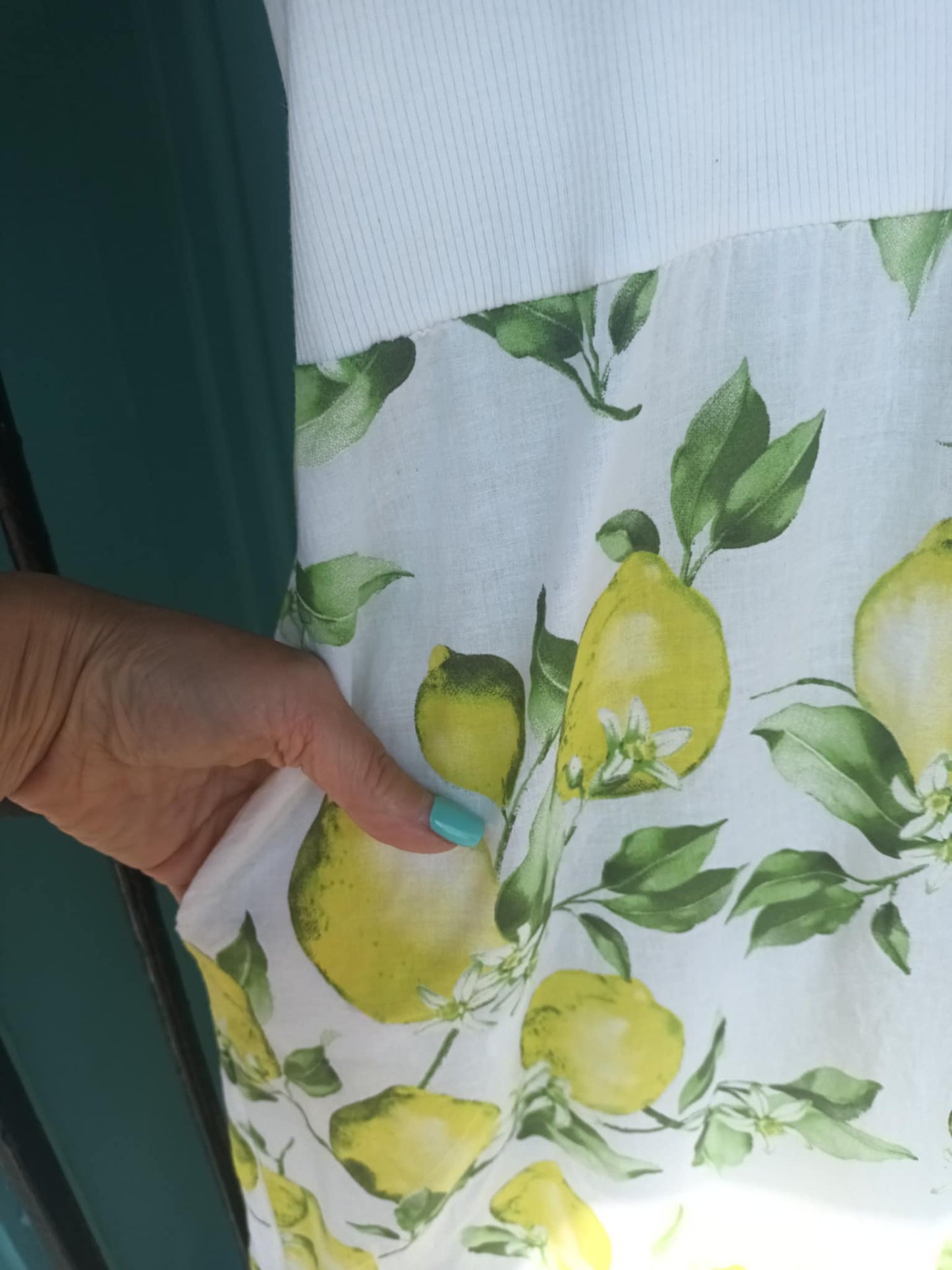 THE 'LIMONCELLO' PRETTY V NECK COTTON DAY DRESS WITH POCKET DETAIL