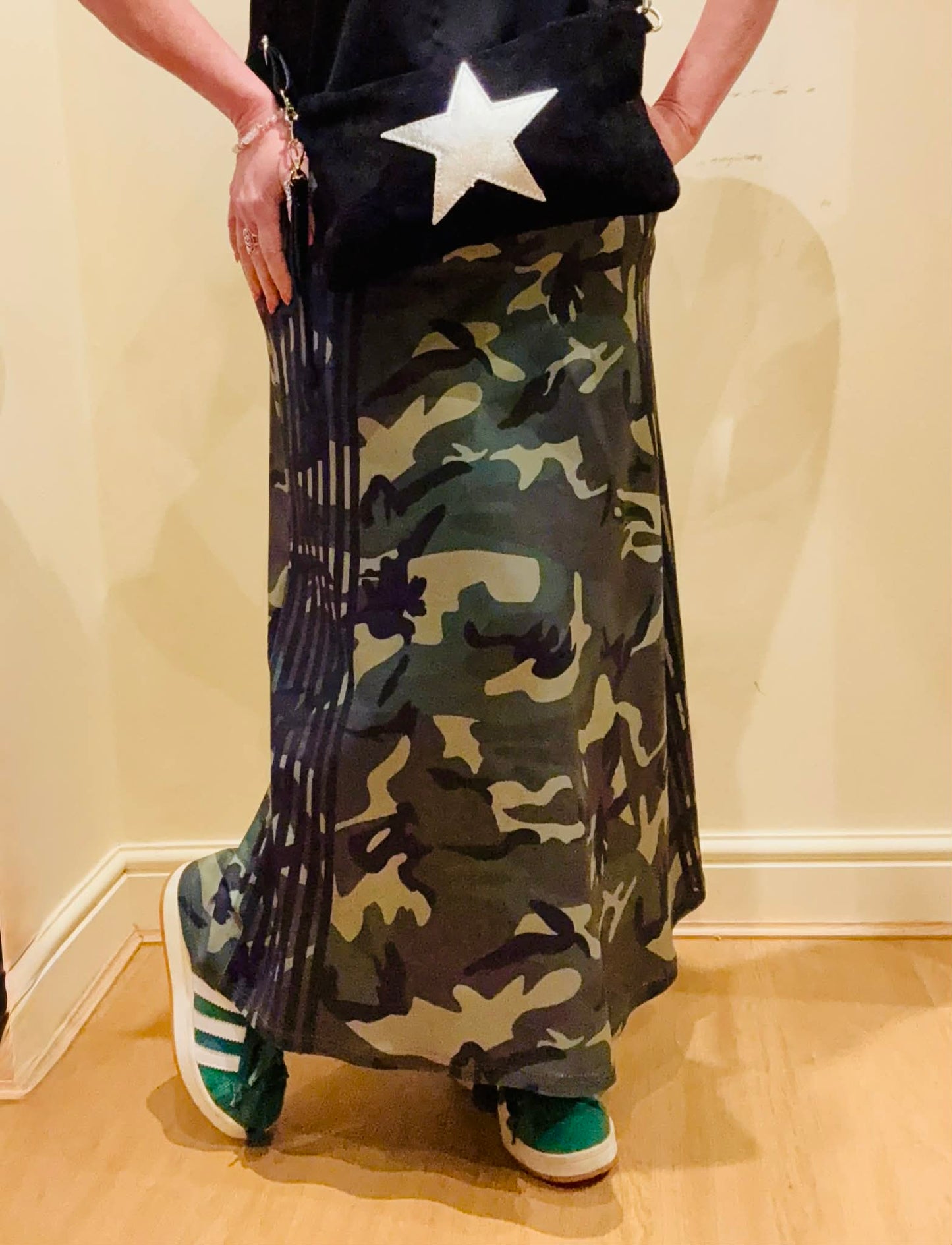 THE 'SPORTY CAMO' URBAN STYLE CAMO PRINT SKIRT WITH SIDE STRIPES AND STRETCH WAIST