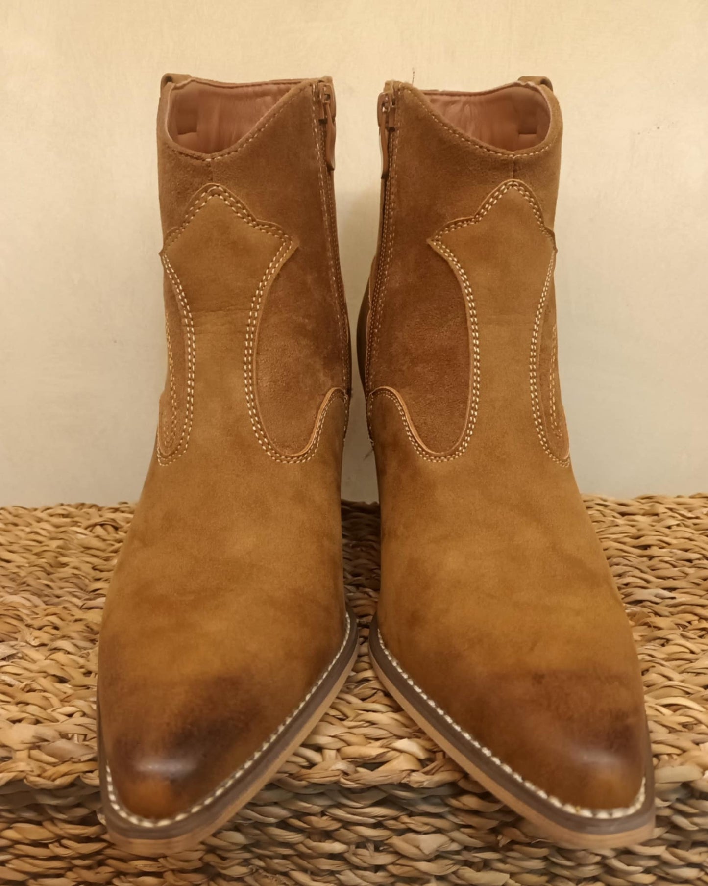 THE 'SAVANNAH' CLASSIC STITCH DETAIL WESTERN STYLE ULTRA COMFORT BOOT IN CHESTNUT BROWN