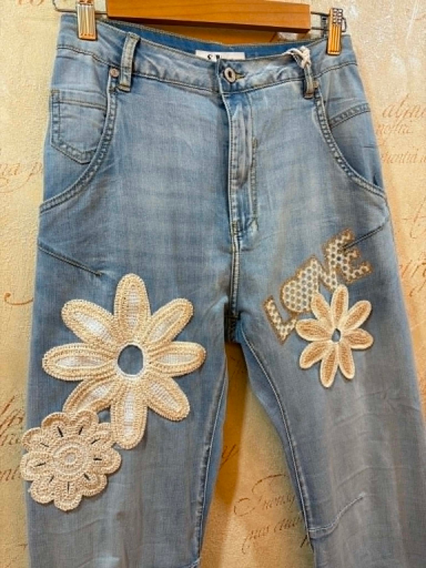 THE 'LOVE AND DAISIES' VINTAGE STYLE SUPERSOFT STRETCH CHAMBRAY JEANS WITH APPLIQUE DETAIL