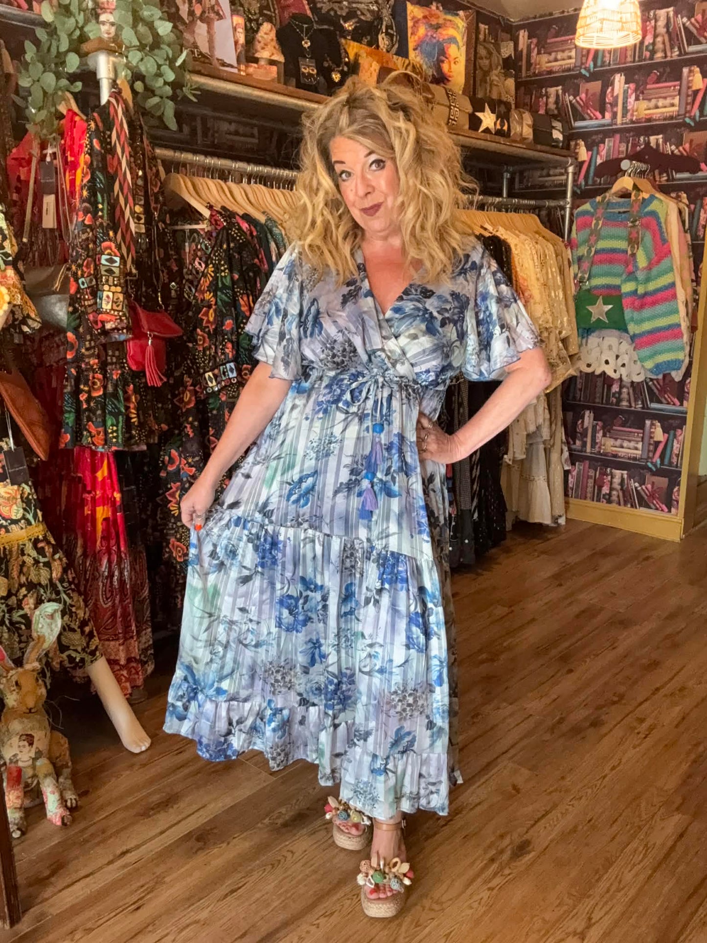 'ELEANOR' FABULOUSLY FLATTERING 'MAGIC DRESS' IN LAVENDER BLUE AND MULTI