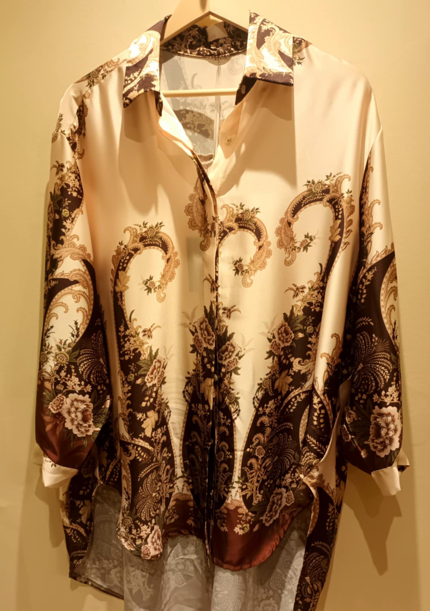 THE 'CHELSEA' BEAUTIFUL BOTANICAL PRINT LUXURIOUS SATIN FEEL OVERSIZED SHIRT