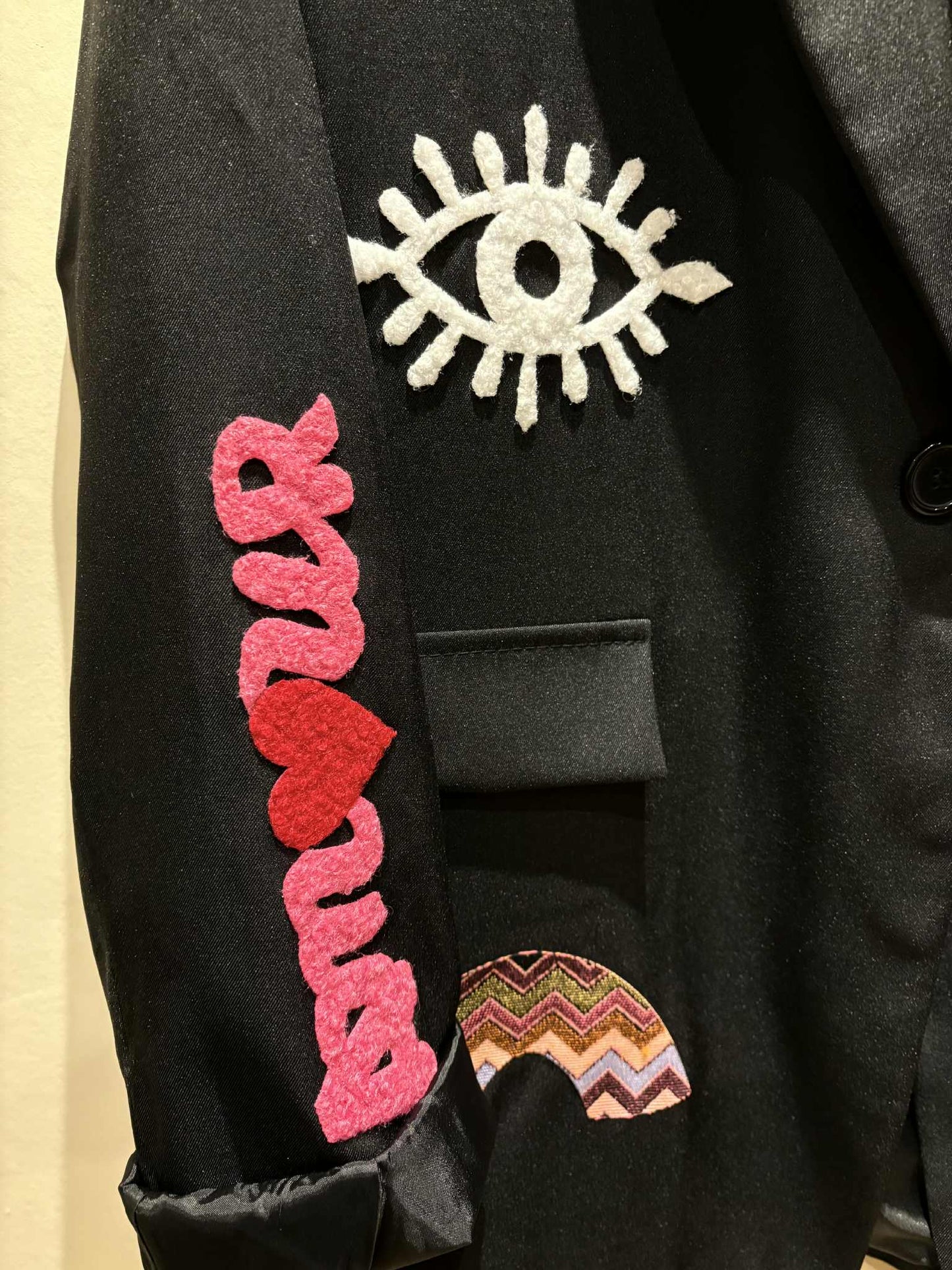 THE 'ROCK AND ROLL' CLASSIC BLACK EMBELLISHED BLAZER FEATURING BOLD ROCK STAR MOTIFS