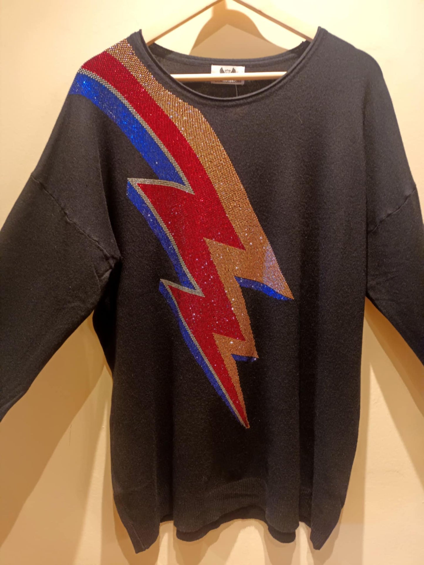 EL 'BOWIE' DE PUNTO SUPERSUAVE Y LIGERO CON DETALLE DELANTERO BRILLANTE