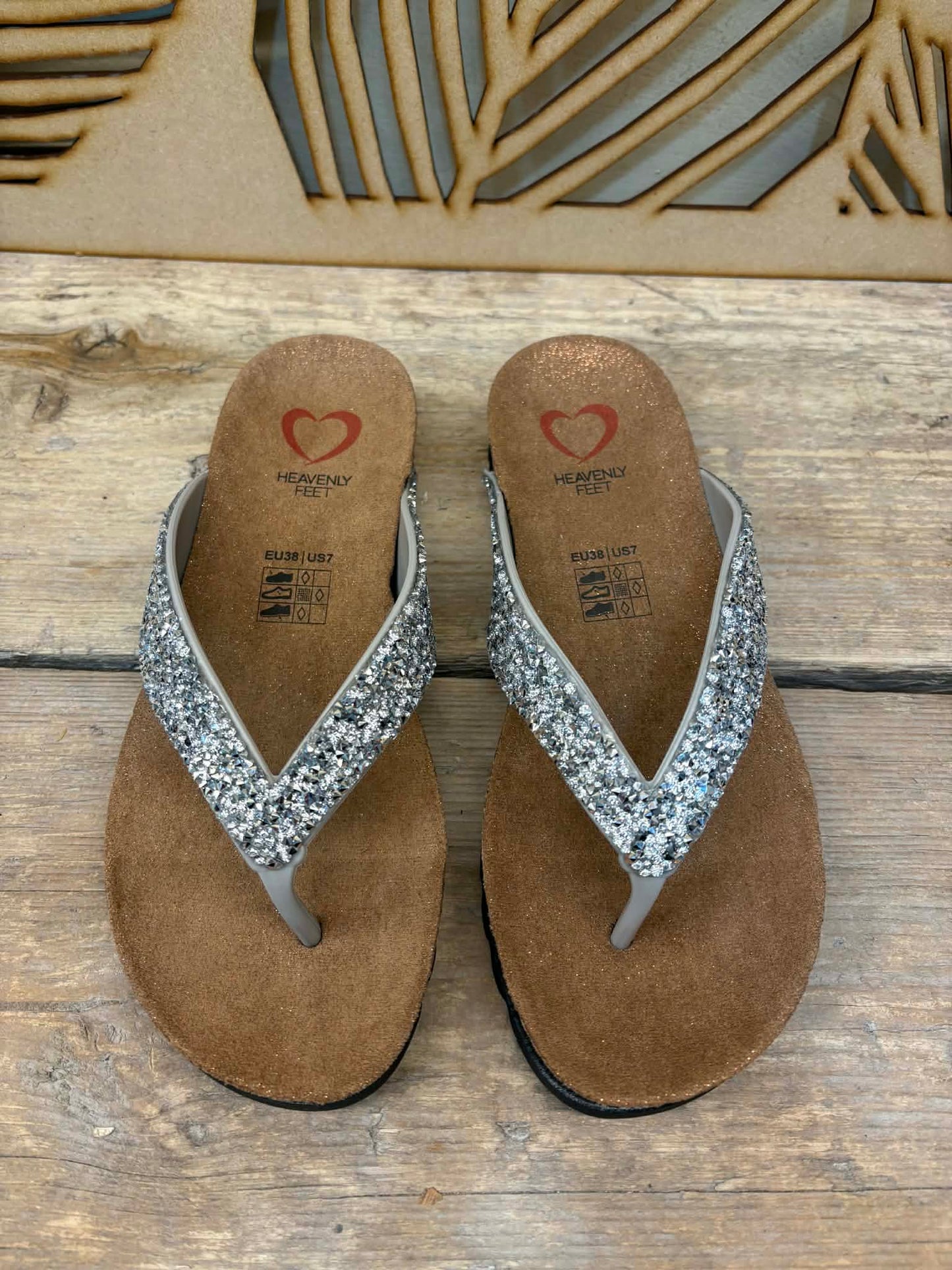 THE 'CAPRI' STUNNING SILVER RHINESTONE TOE POST FOOTBED SANDALS SUPER COMFORT SOLE