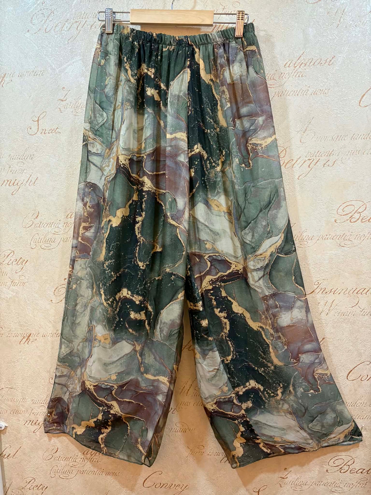 THE 'SIENNA' LUXURIOUS SILK BLEND MARBLE PRINT TWO PIECE FLOATY TROUSER SUIT PINK, KHAKI OR BLUE