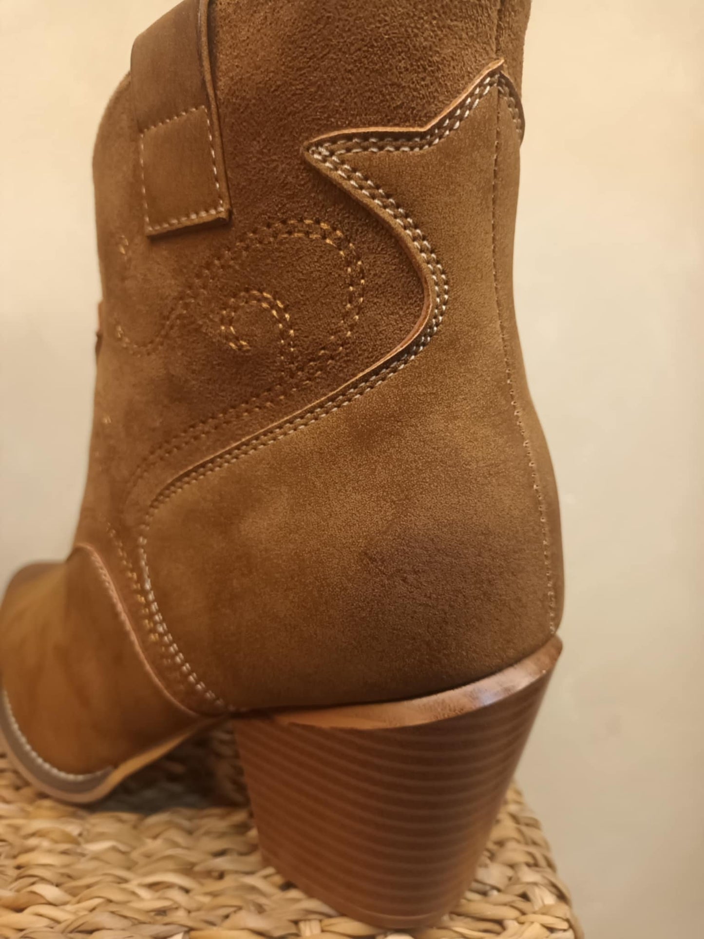 THE 'SAVANNAH' CLASSIC STITCH DETAIL WESTERN STYLE ULTRA COMFORT BOOT IN CHESTNUT BROWN