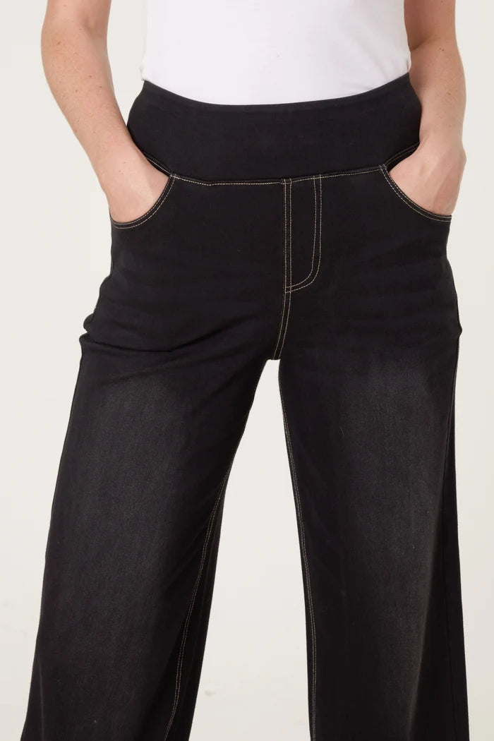 THE 'HALLE' ULTRA FLATTERING SUPER STRETCH FIGURE FIXING WIDE LEG JEANS CLASSIC BLACK IN FOUR SIZES