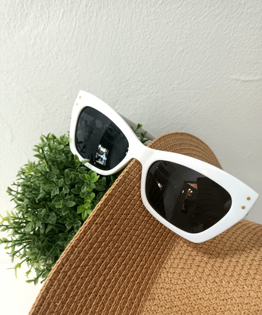 'AUDREY' VINTAGE INSPIRED CATS EYE SUNGLASSES IN ICE WHITE