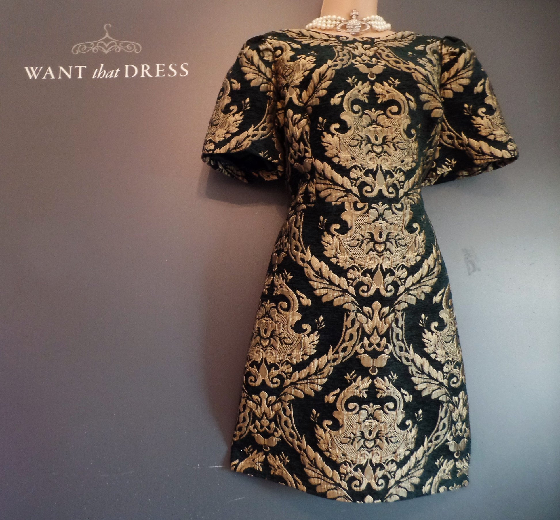 Monsoon Size 16 Sumptuous Holly Green & Gold Brocade Dress Monsoon Size 16 Sumptuous Holly Green & Gold Brocade Dress